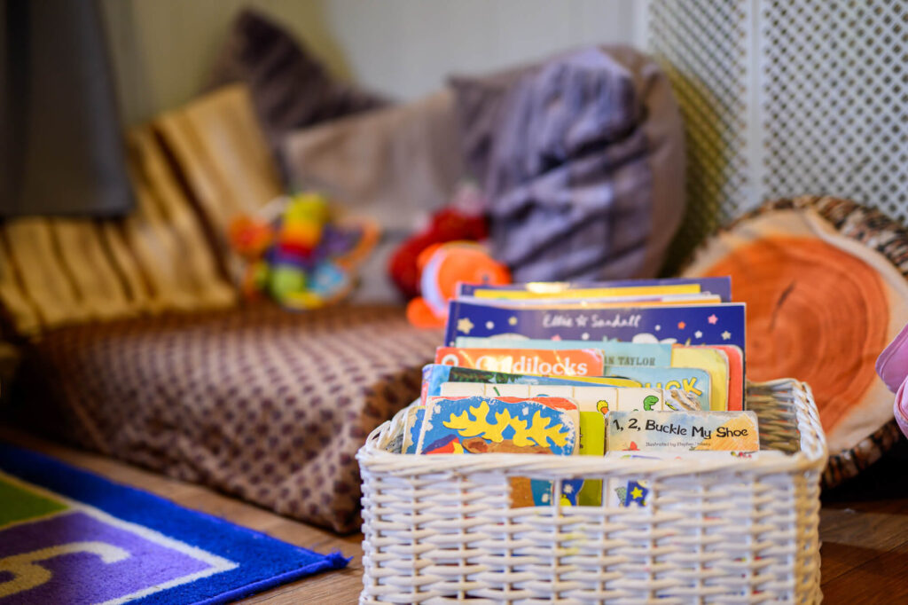 a cosy reading area with lots of books | Ducklings Nursery